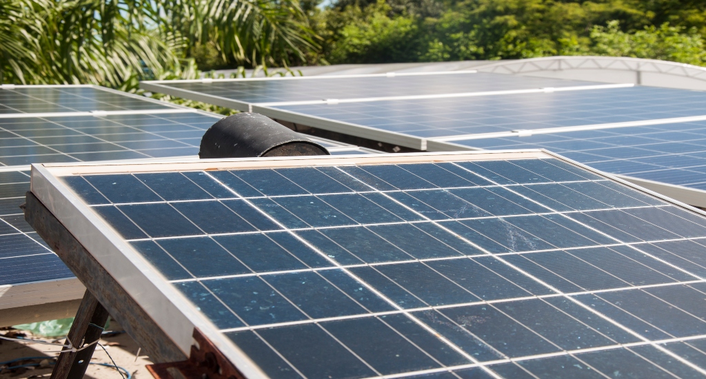 Painéis fotovoltaicos no Campus do Pici, da Universidade Federal do Ceará