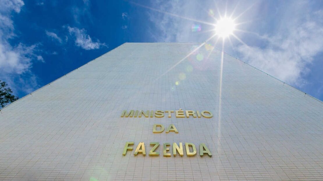 arrecadação federal fazenda e big techs