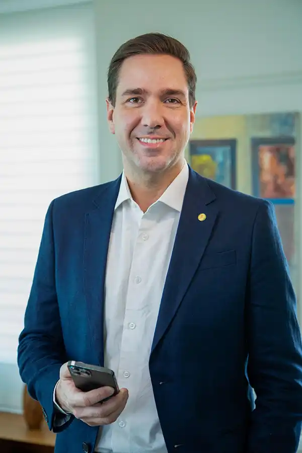 secretário do turismo, Eduardo Bismarck, fala sobre turistas internacionais