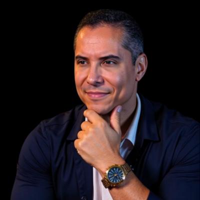 Rodrigo Miranda, treinador comportamental e especialista em mindset financeiro, em trading de criptomoedas