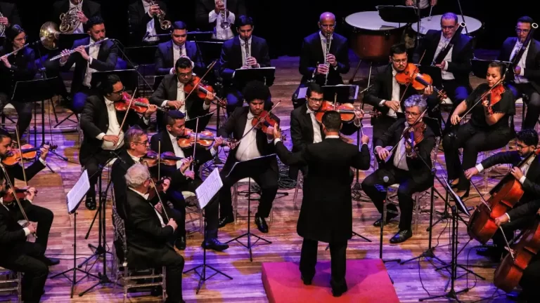 dicas e Orquestra Contemporânea Brasileira