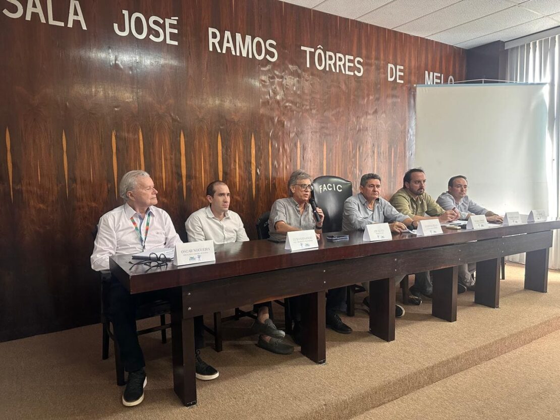 Encontro reunindo entidades de classe para debater ações direcionadas ao Centro de Fortaleza. (Foto: Facic)